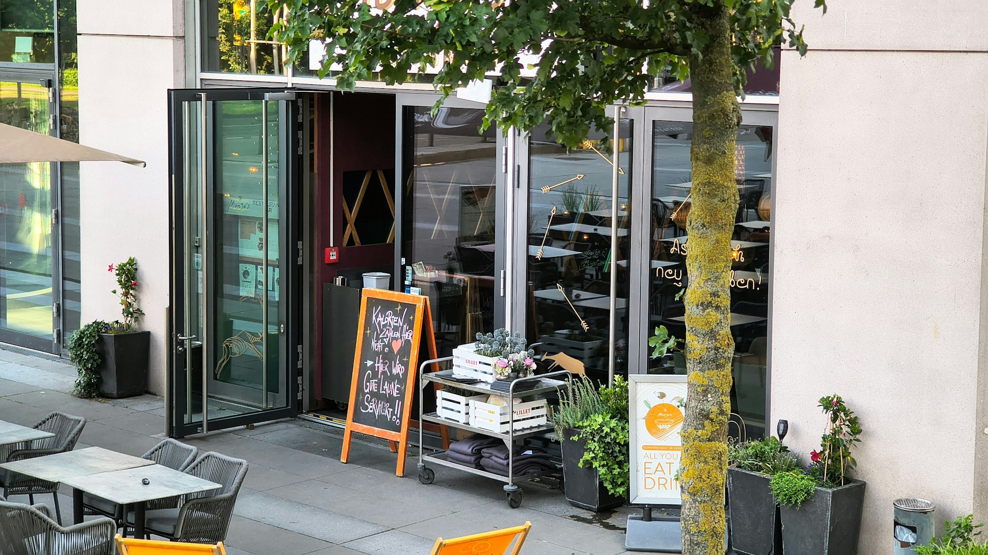 Betreiber können schlechte Restaurant-Bewertungen bei Google löschen lassen. Die Anzahl der Löschungen ist jetzt bei Google Maps sichtbar. Hier das Restaurant Mongos in Köln-Deutz.