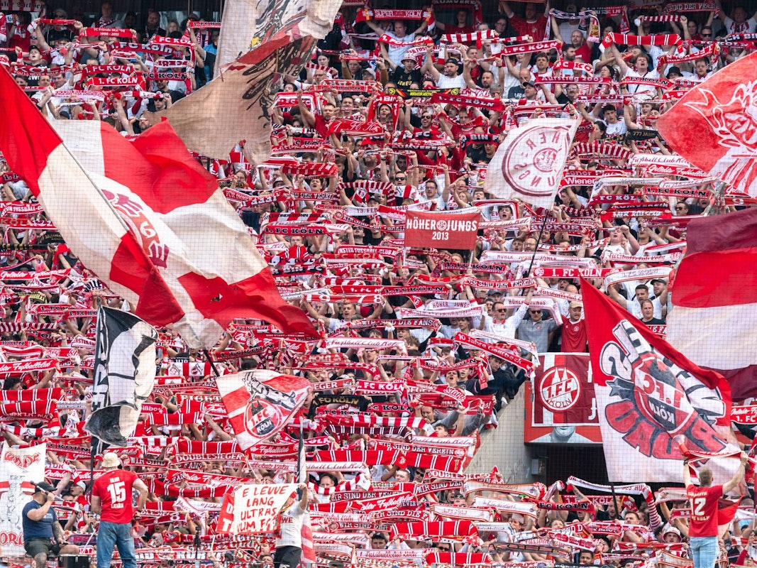 Fans des 1. FC Köln sorgen für Stimmung im Rhein-Energie-Stadion.