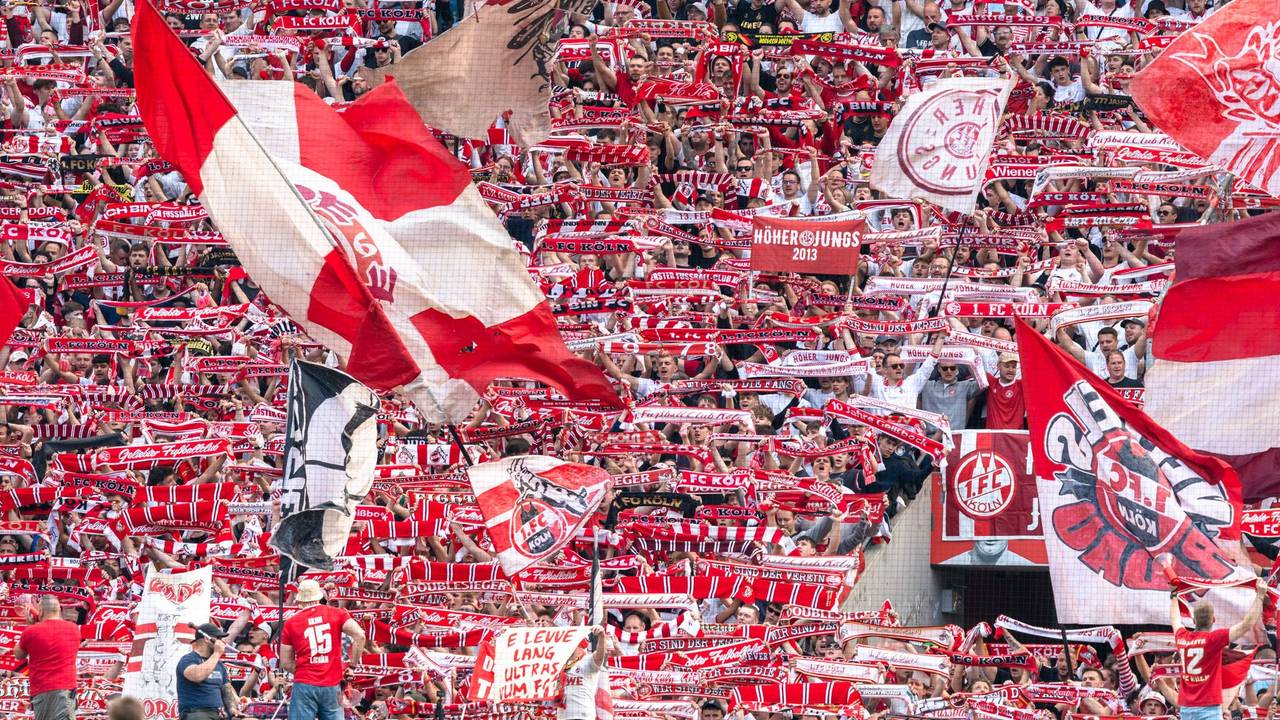 Fans des 1. FC Köln sorgen für Stimmung im Rhein-Energie-Stadion.