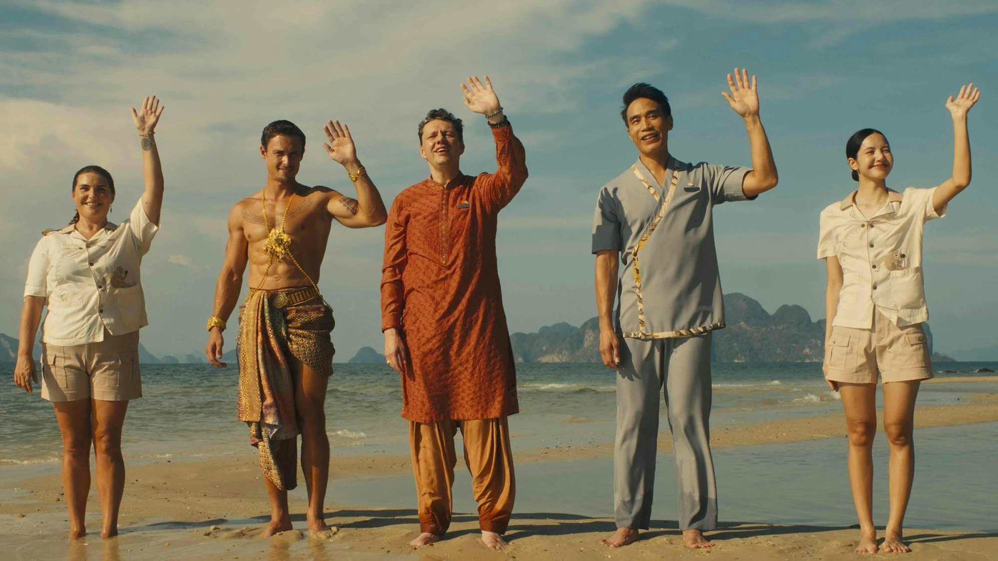In der dritten Staffel des Serienhits „The White Lotus“ spielte Christian Friedel (Mitte) einen Hotelmanager mit deutschen Wurzeln. (Bild: © Home Box Office, Inc. All rights reserved.)