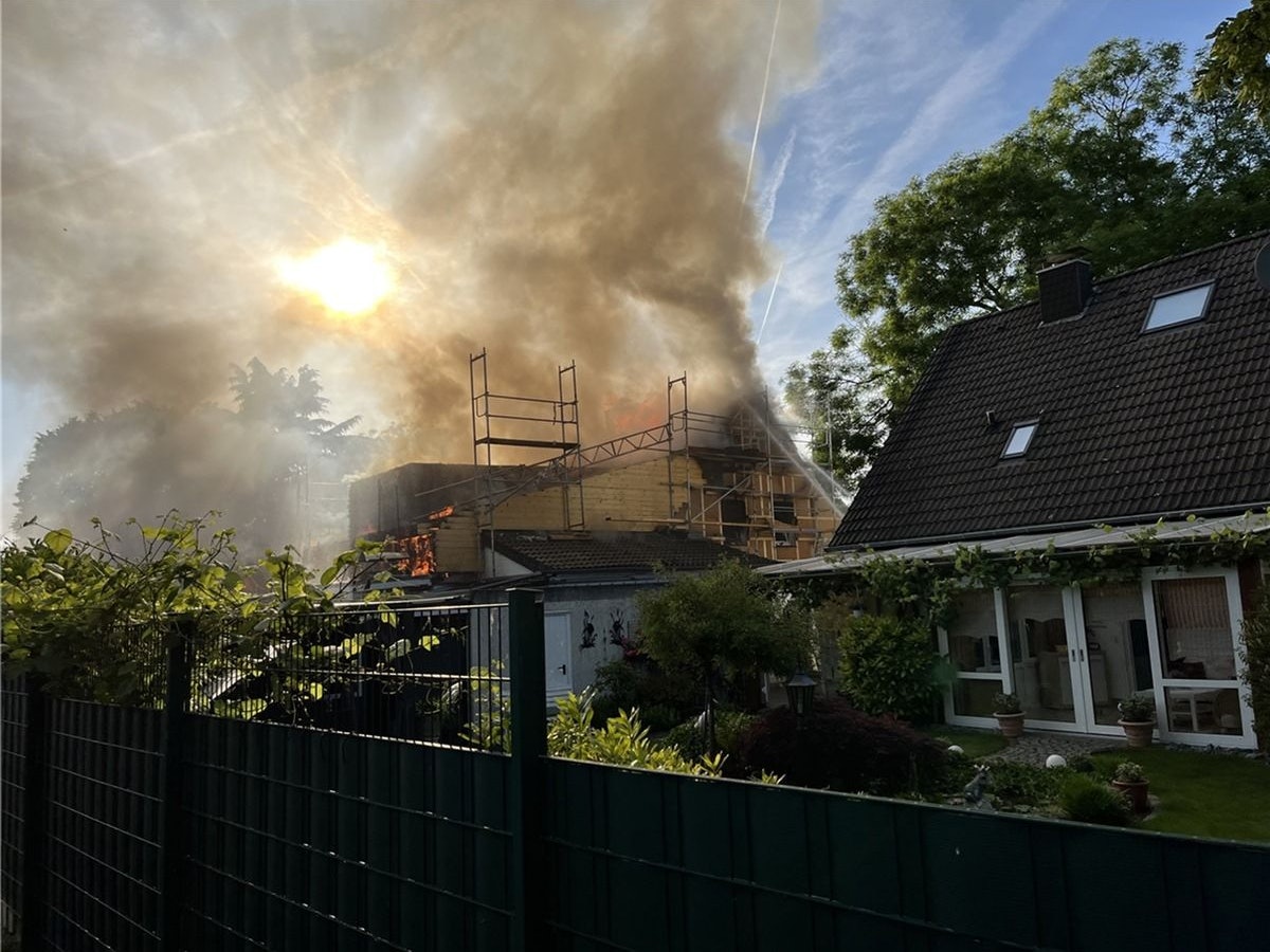 Brand eines Einfamilienhauses in Langenfeld.