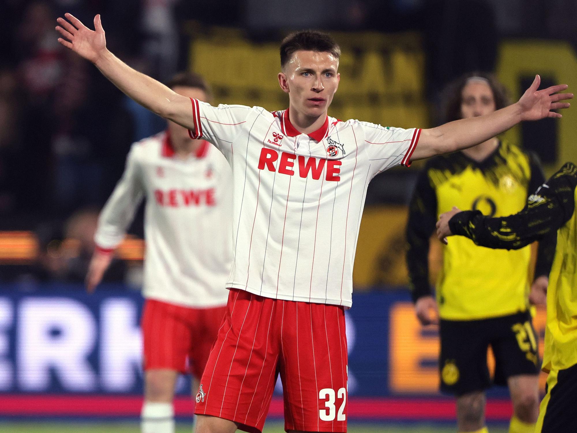 Kristoffer Lund im Dress des 1. FC Köln beim Spiel gegen Borussia Dortmund