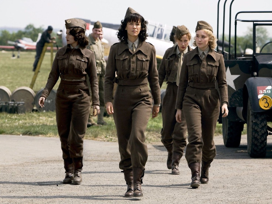 Fürs Vaterland und gegen den Faschismus, von links: Maria Luzzato (Maya Sans), Louise Desfontaines (Sophie Marceau), Jeanne Faussier (Julie Depardieu) und Suzy Desprez (Marie Gillain) brechen zu einer gefährlichen Mission auf. (Bild: Bayerischer Rundfunk / ARD Degeto)
