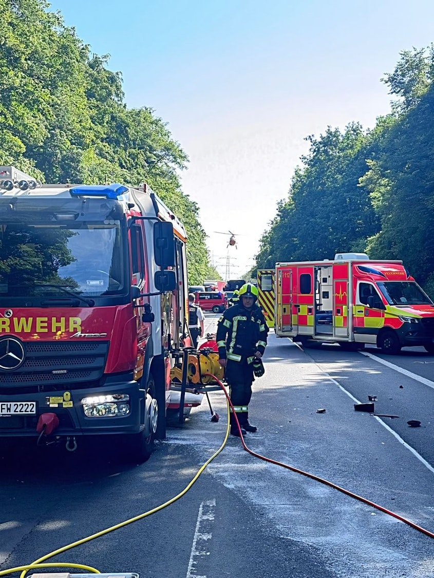 Frontalzusammenstoß zwischen zwei PKW auf der B477 bei Bergheim.