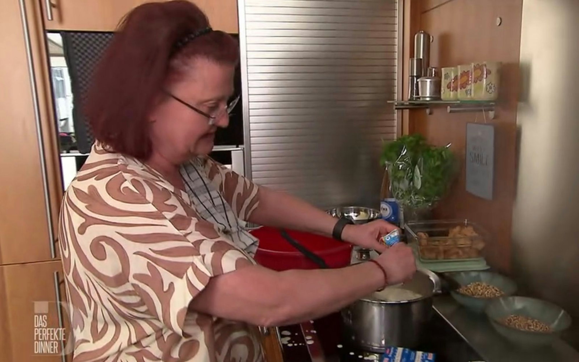 Katjas strenges Motto: „Gegessen wird, was auf den Tisch kommt.“ (Bild: RTL)