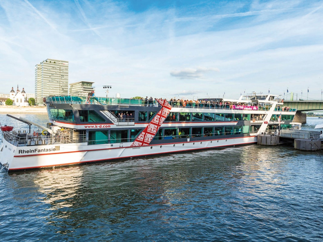 EXPRESS Ü29: Party auf dem KD-Schiff