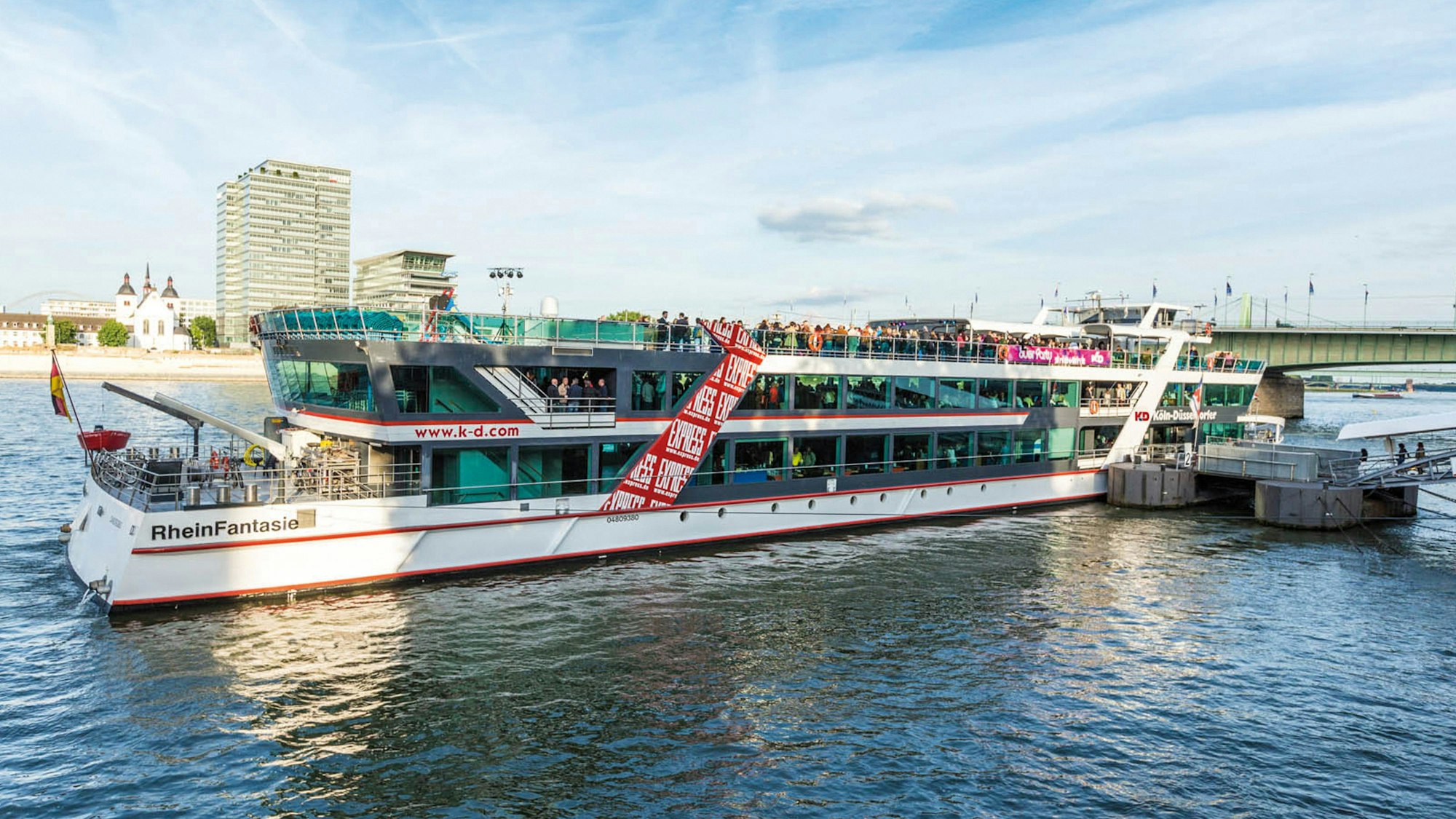 EXPRESS Ü29: Party auf dem KD-Schiff