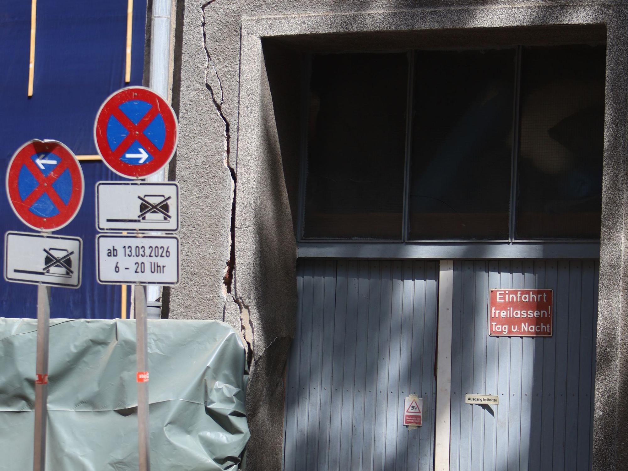 Wohnhaus in der Thumbstraße in Kalk mit Rissen