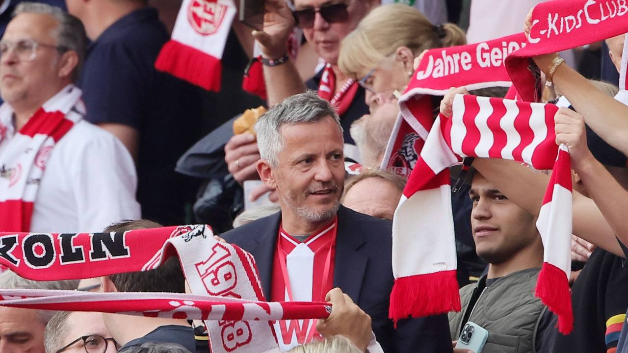 Finanzgeschäftsführer Philipp Türoff (1. FC Köln) auf der Tribüne im Rhein-Energie-Stadion.