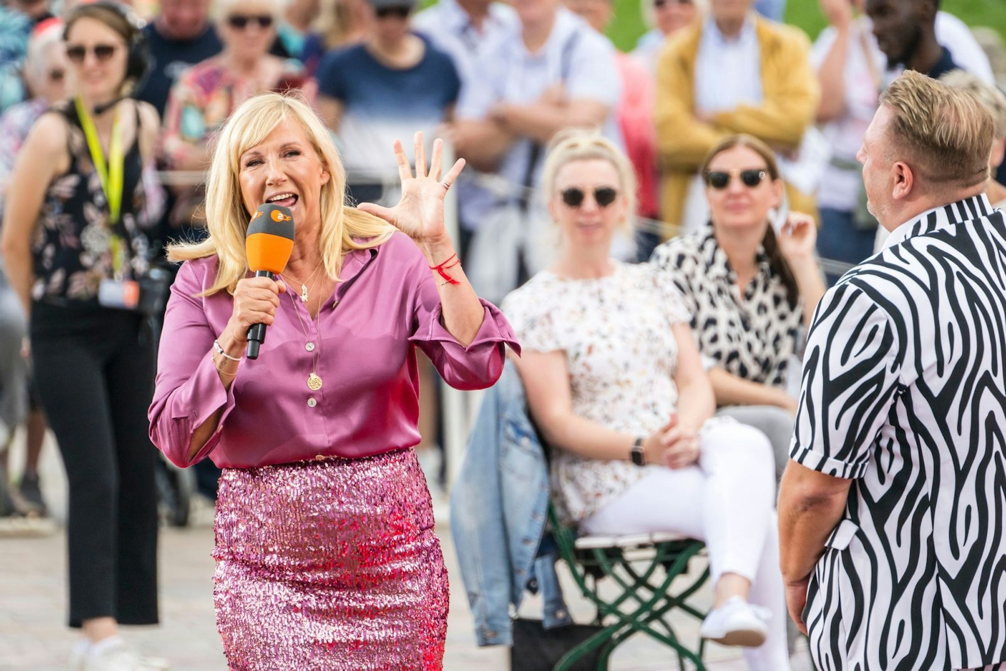 Andrea Kiewel moderiert sei 2000 den ZDF-Fernsehgarten. (Bild: 2024 Getty Images/Thomas Lohnes)