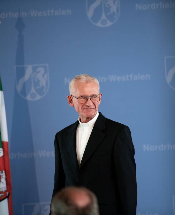 Kölner Priester Franz Meurer erhält Mevlüde-Genç-Medaille