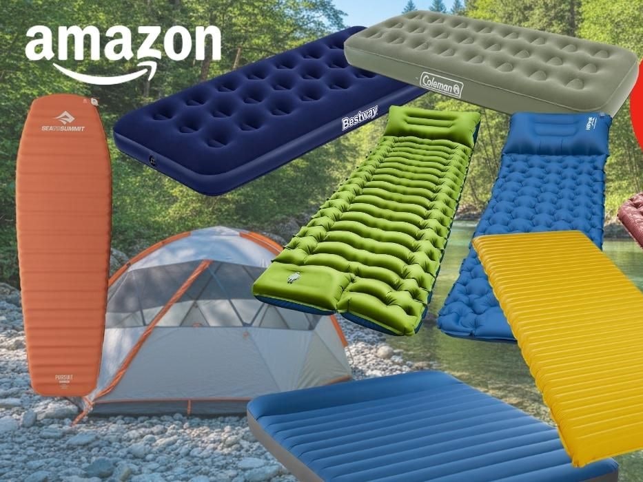 Verschiedene Camping-Luftmatratzen und Isomatten von Marken wie Sea to Summit, Bestway und Coleman nebeneinander vor einem Bergbach-Hintergrund, mit Amazon-Logo und rotem Sale-Badge „Bis -42% Rabatt zur UVP".