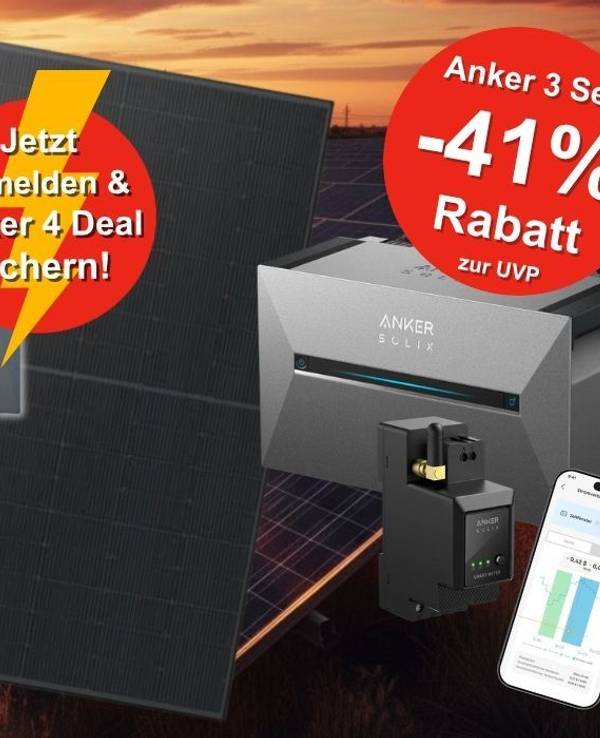 Barbara Schöneberger vor dramatischem Sonnenuntergang über Solarfeld, daneben Anker SOLIX Solarbank 4 Pro und Anker SOLIX Solarbank 3 Pro mit Solarmodul, Smart Meter und App-Ansicht auf dem Smartphone, Logos von Kleines Kraftwerk und EXPRESS, Hinweis auf Rabatte.