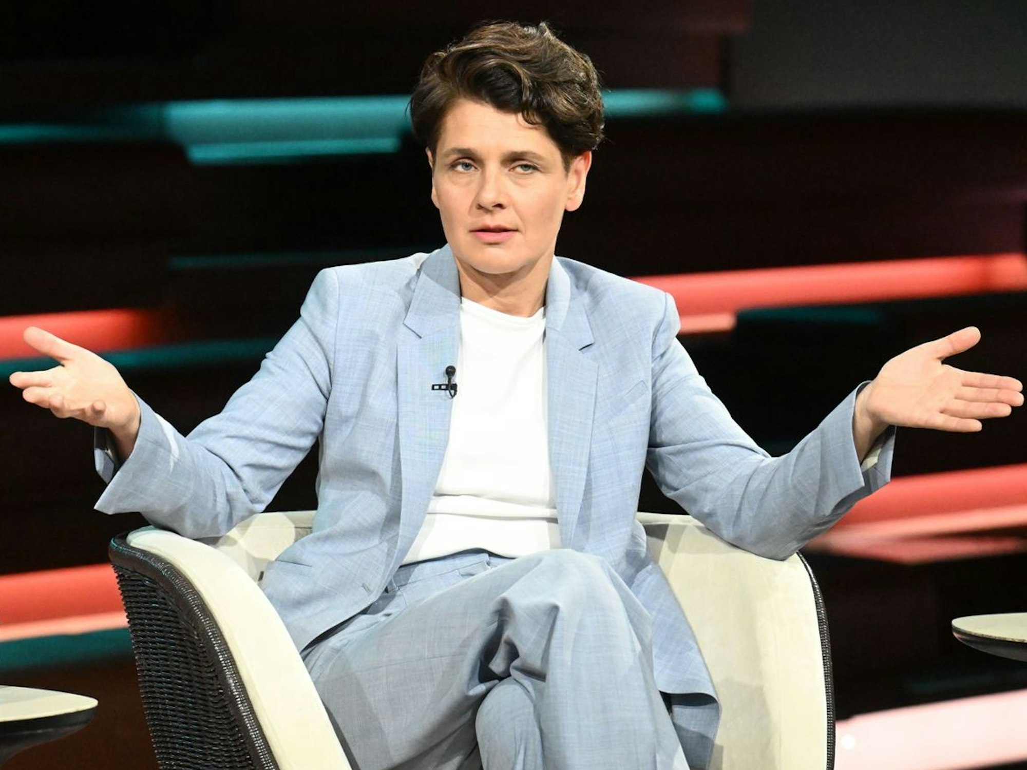 Anna Lehmann ließ Kochs Erklärung nicht gelten, die SPD habe eigentlich fast alles mitgemacht, was Merz wollte, so die Journalistin. (Bild: ZDF / Cornelia Lehmann)