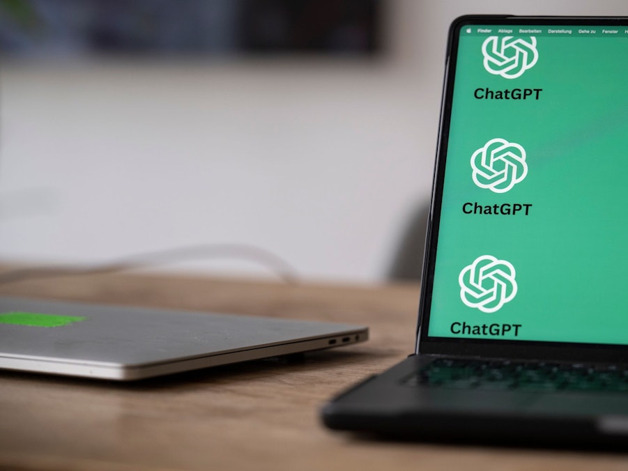Das KI-Tool ChatGPT auf einem Laptop