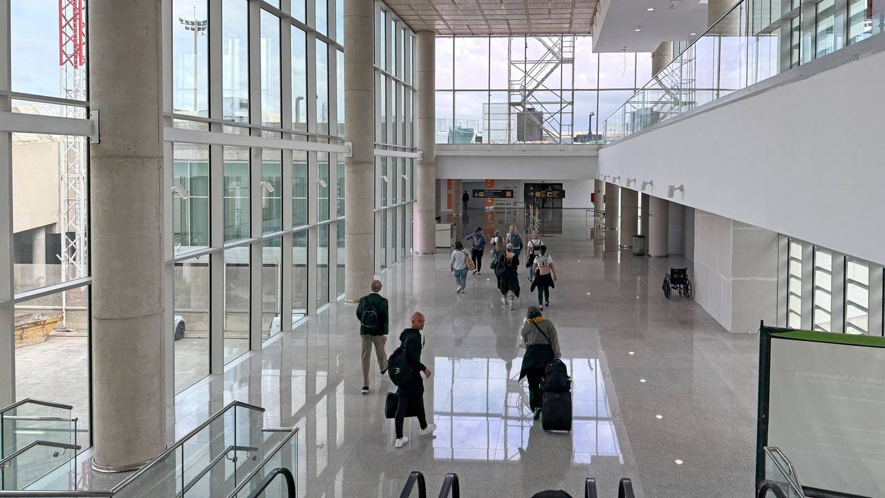 Ein Werbeplakat am Flughafen von Mallorca sorgt für Zoff (Archivbild)