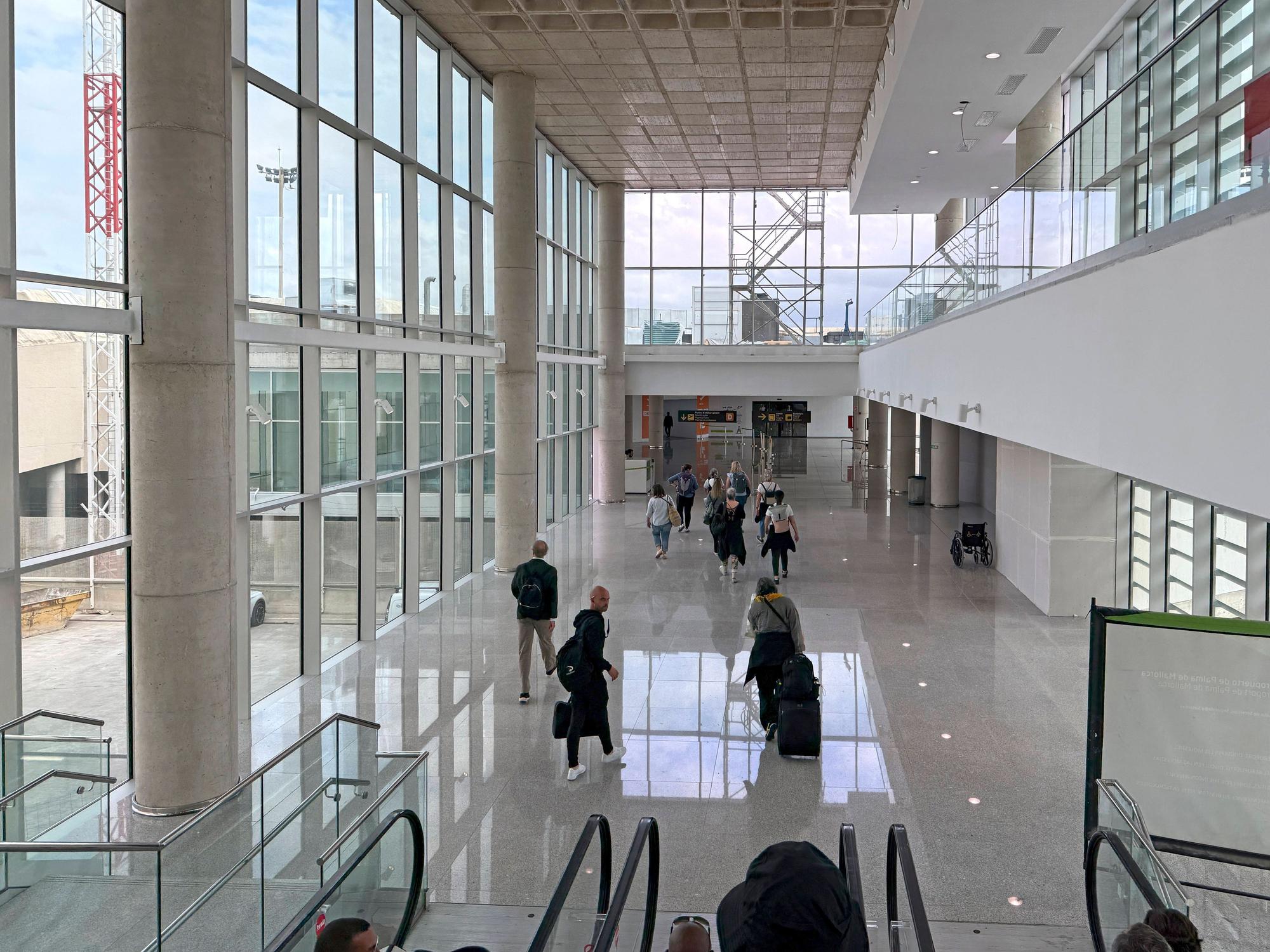 Ein Werbeplakat am Flughafen von Mallorca sorgt für Zoff (Archivbild)