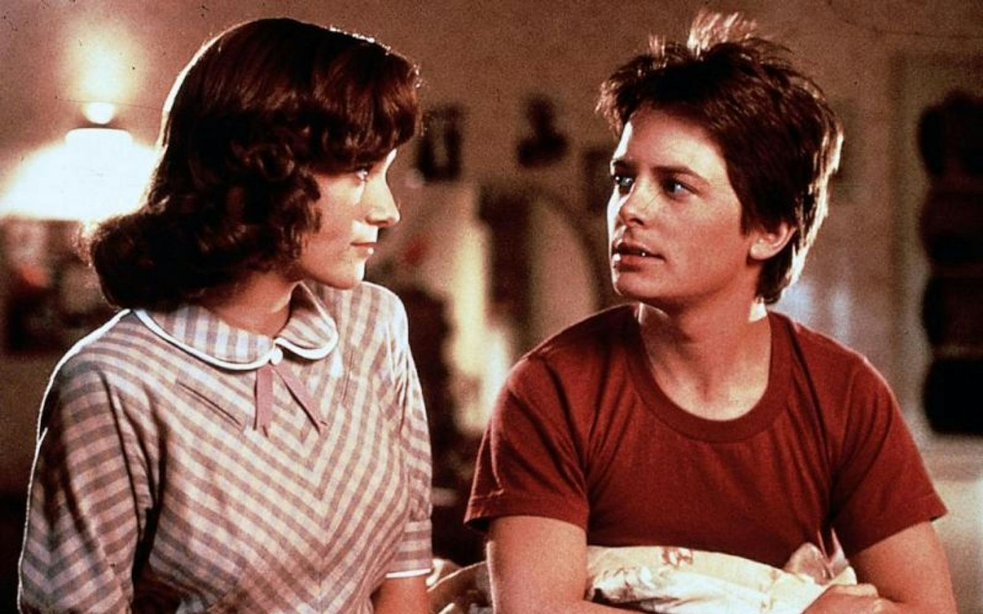 Als Mutter von Marty McFly (Michael J. Fox) in der „Zurück in die Zukunft“-Trilogie wurde Lea Thompson berühmt. (Bild: Universal Pictures)