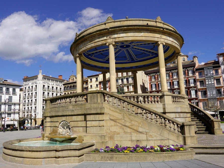 Der Hauptplatz von Pamplona, die Plaza del Castillo