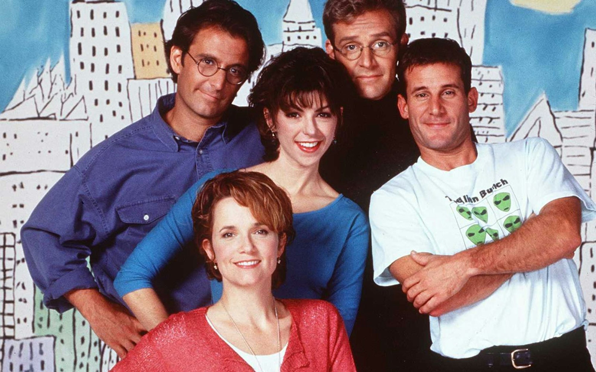 Von 1995 bis 1999 spielte Lea Thompson (Bild, unten) die Hauprolle in der Sitcom „Caroline in the City“. (Bild: NBC Television / Getty Images)