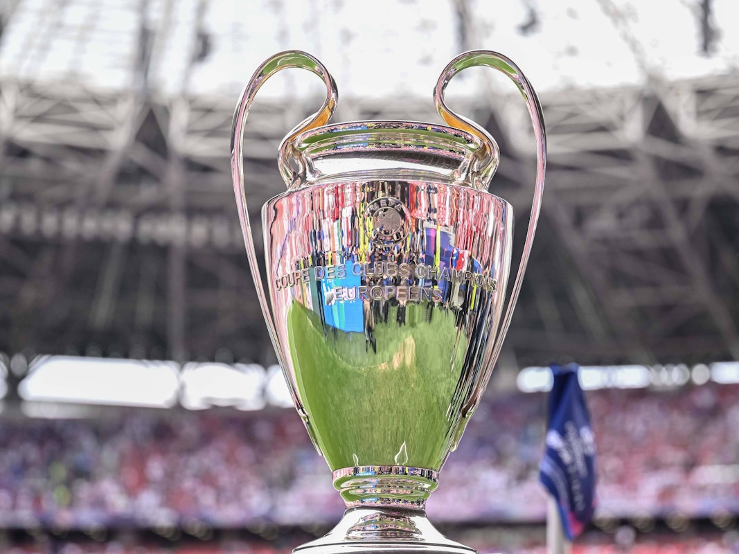 Die Champions-League-Trophäe im Stadion in Budapest.