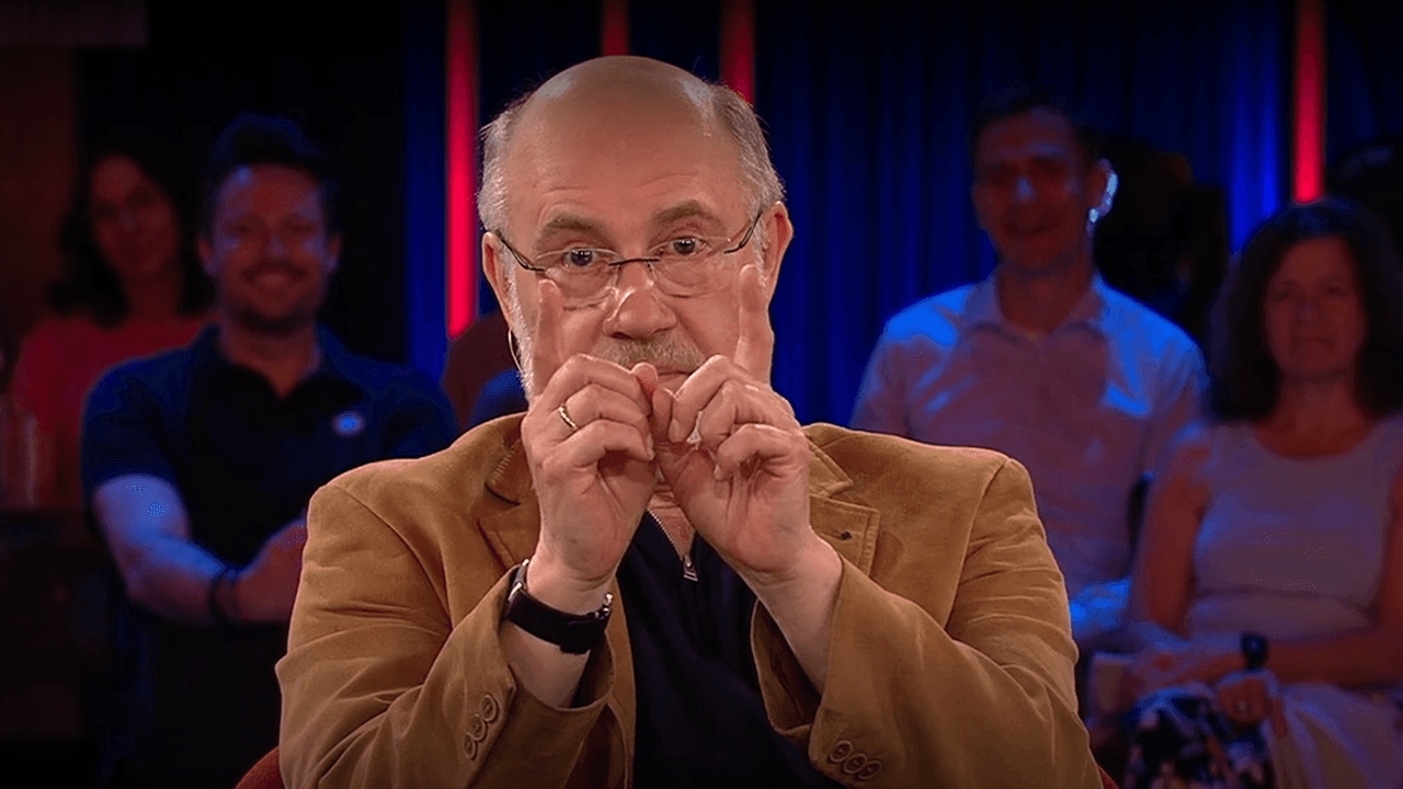 Astrophysiker Harald Lesch wendet sich im „Kölner Treff“ an die Fernsehzuschauer.