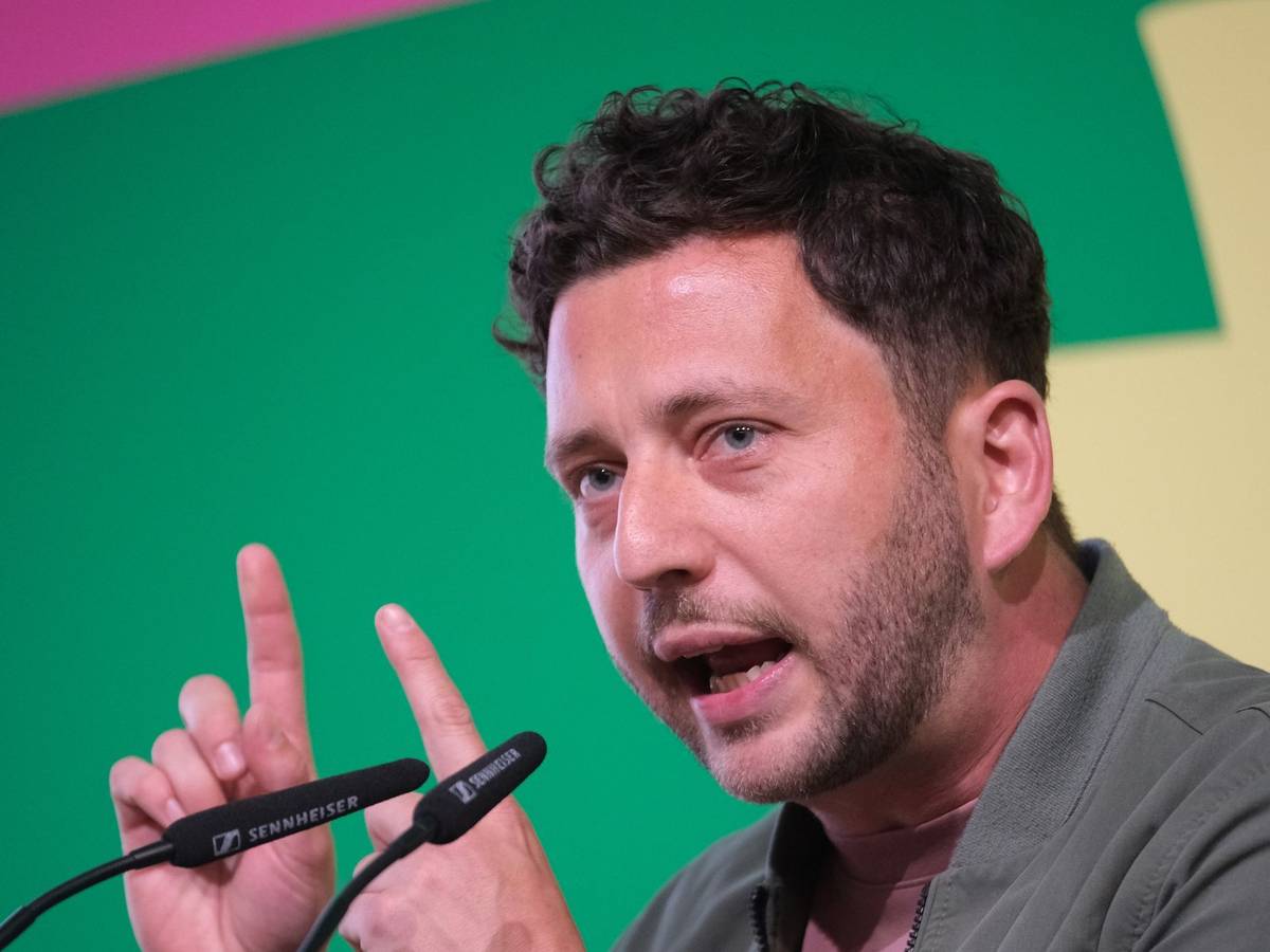 Felix Banaszak spricht.