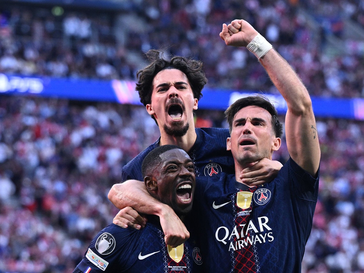 Ousmane Dembélé, Vitinha und Fabian Ruiz jubeln gemeinsam.