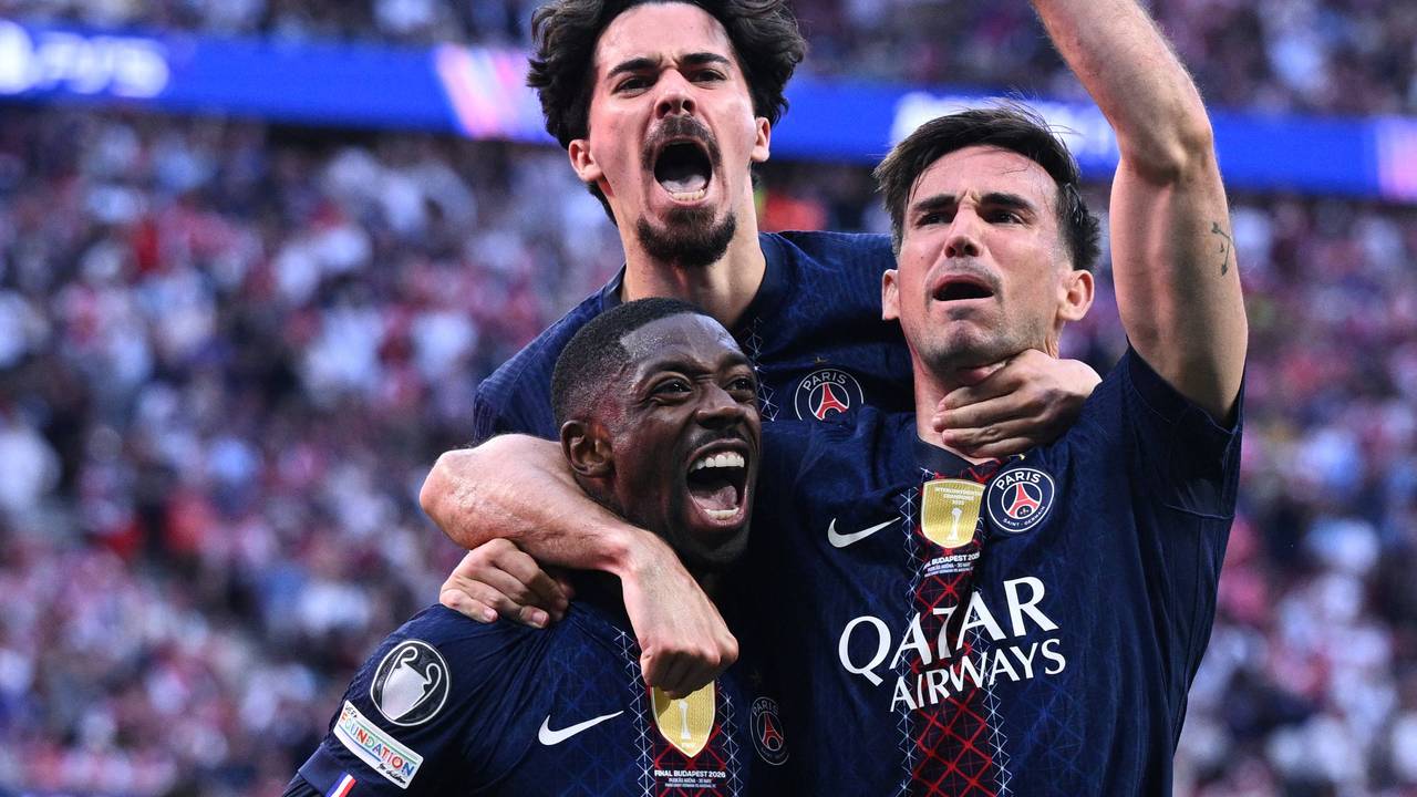 Ousmane Dembélé, Vitinha und Fabian Ruiz jubeln gemeinsam.