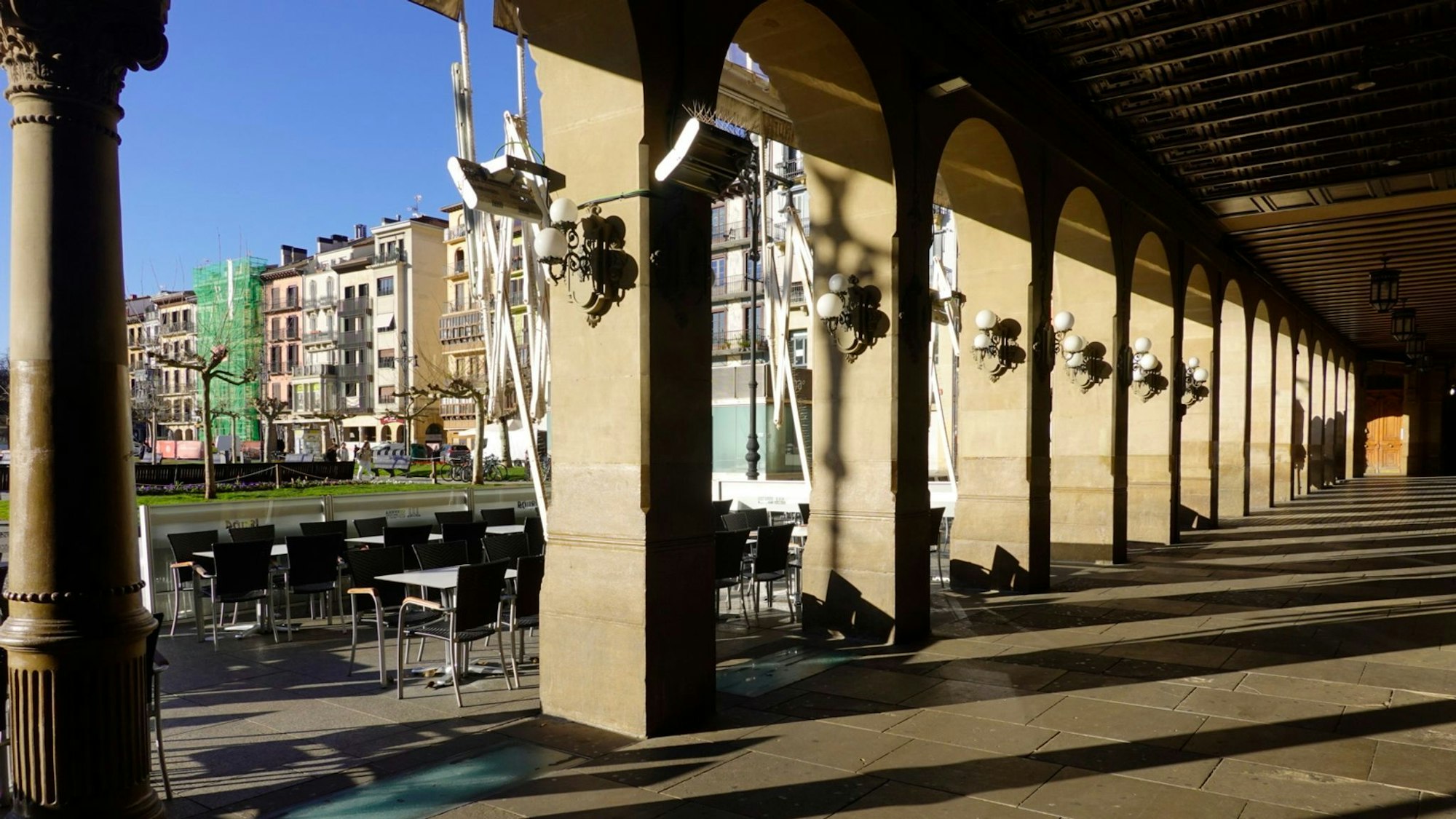 Arkaden am Hauptplatz von Pamplona