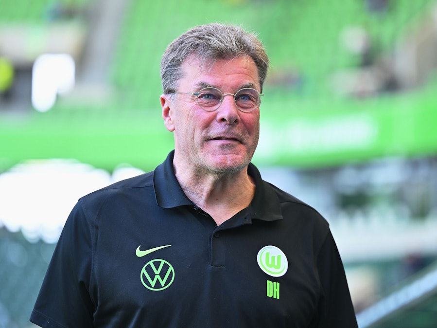 Dieter Hecking im schwarzen Poloshirt