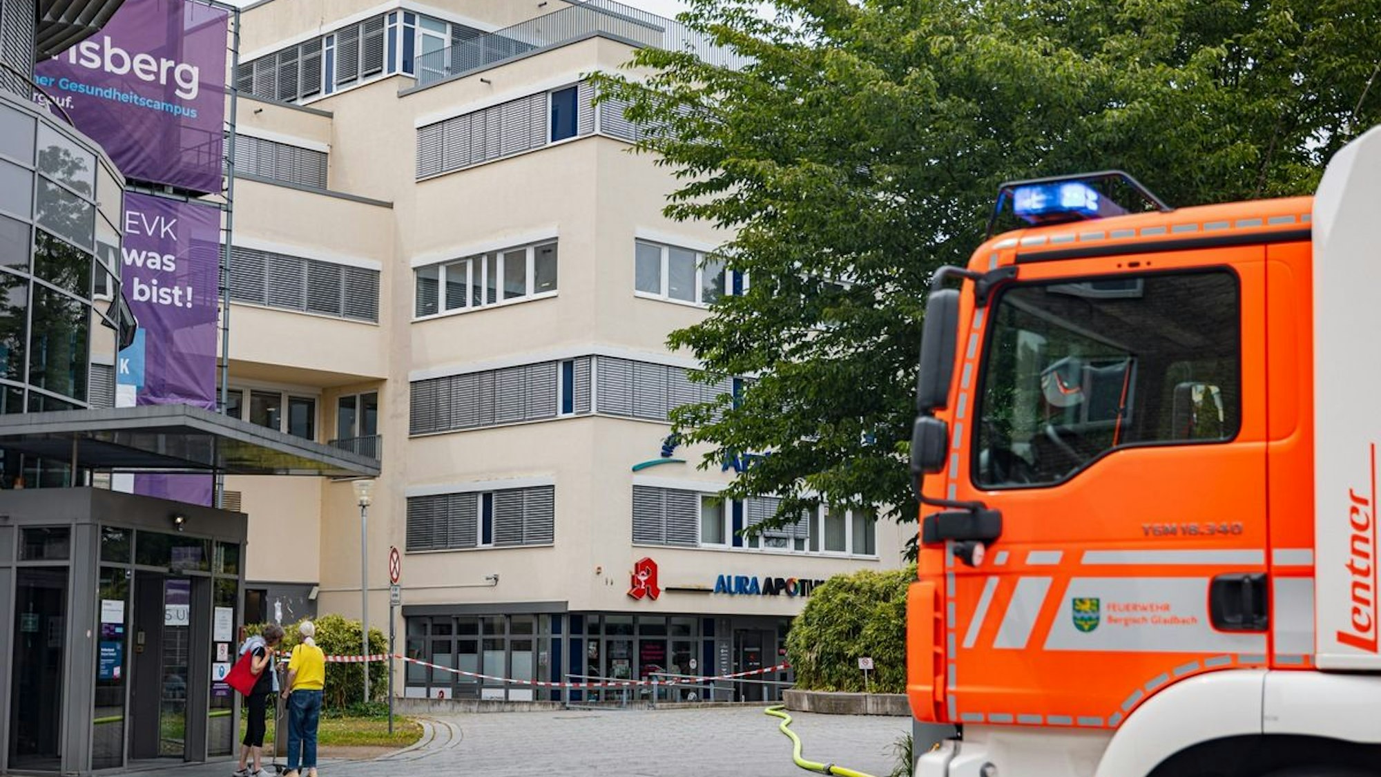 Gefahrstoffeinsatz der Feuerwehr in Bergisch Gladbach.