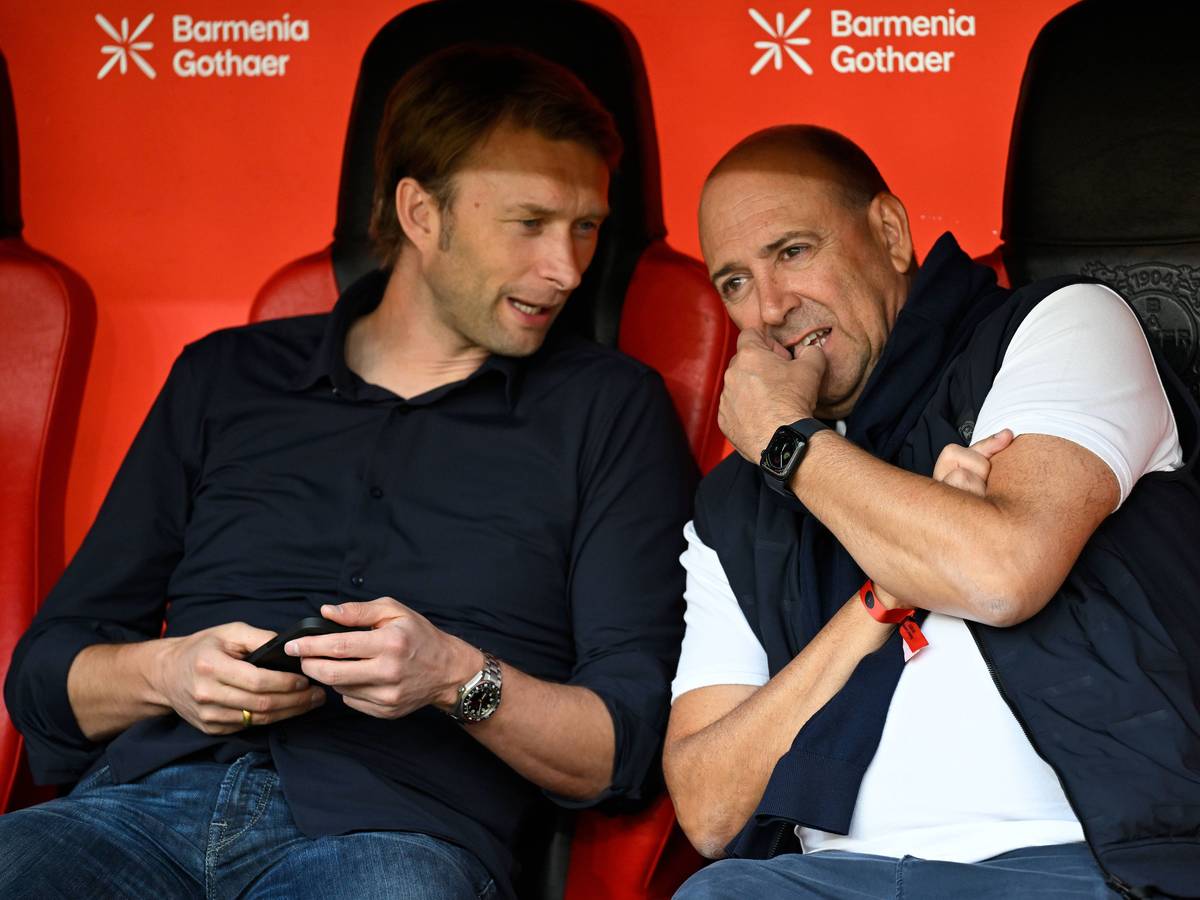 Leverkusen, Bayarena, 05.08.25, GER, Herren, Testspiel, Saison 2025-2026, Bayer 04 Leverkusen - Pisa SC Bild: v.li. Geschaeftsfuehrer Simon ROLFES Leverkusen und Vorstandsvorsitzender Fernando CARRO Leverkusen Nordrhein-Westfalen Deutschland *** Leverkusen, Bayarena, 05 08 25, GER, Men, Test match, Season 2025 2026, Bayer 04 Leverkusen Pisa SC Picture from left Managing Director Simon ROLFES Leverkusen and Chairman Fernando CARRO Leverkusen North Rhine-Westphalia Germany