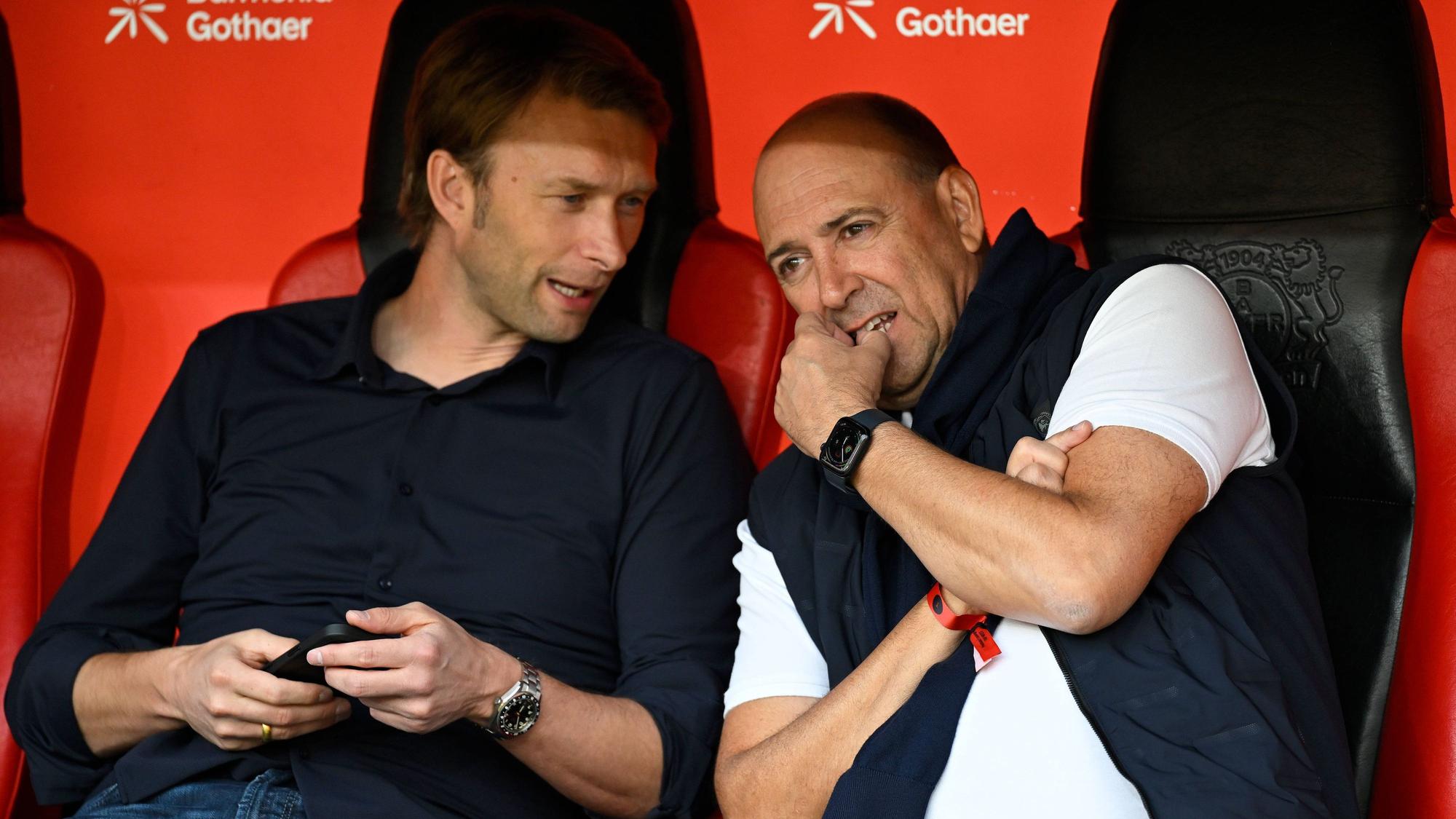 Leverkusen, Bayarena, 05.08.25, GER, Herren, Testspiel, Saison 2025-2026, Bayer 04 Leverkusen - Pisa SC Bild: v.li. Geschaeftsfuehrer Simon ROLFES Leverkusen und Vorstandsvorsitzender Fernando CARRO Leverkusen Nordrhein-Westfalen Deutschland *** Leverkusen, Bayarena, 05 08 25, GER, Men, Test match, Season 2025 2026, Bayer 04 Leverkusen Pisa SC Picture from left Managing Director Simon ROLFES Leverkusen and Chairman Fernando CARRO Leverkusen North Rhine-Westphalia Germany