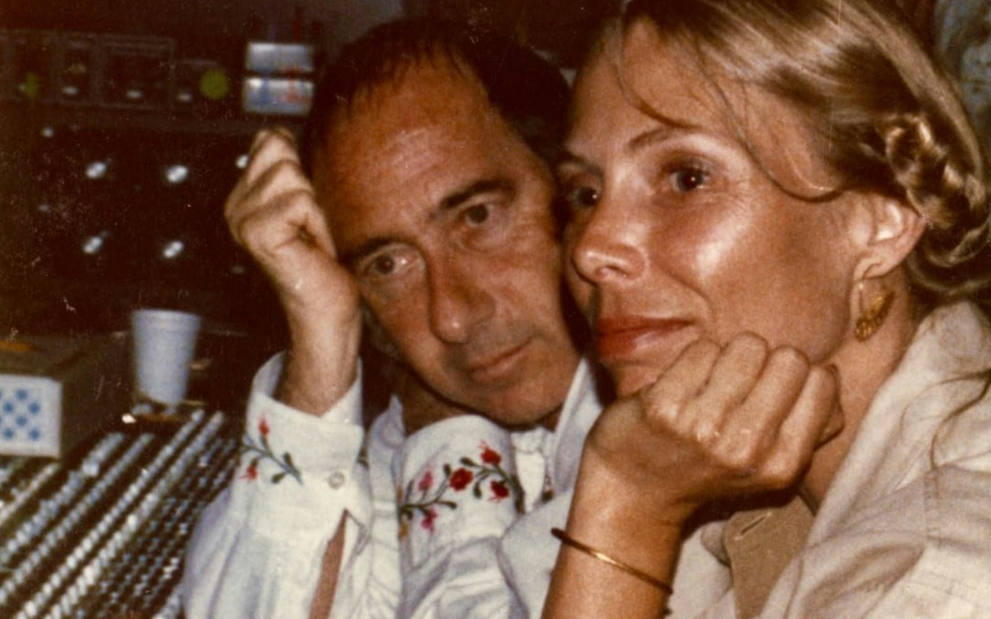 Produzent Henry Lewy und Songwriter-Legende Joni Mitchell hatten über 15 Jahre lang eine besondere Arbeitsbeziehung. (Bild: Below Stairs Production)