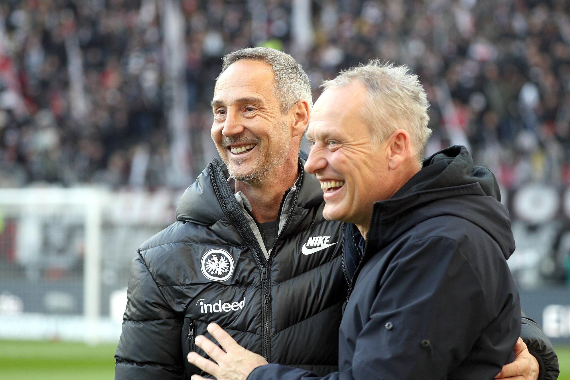 Adi Hütter und Christian Streich lächeln.