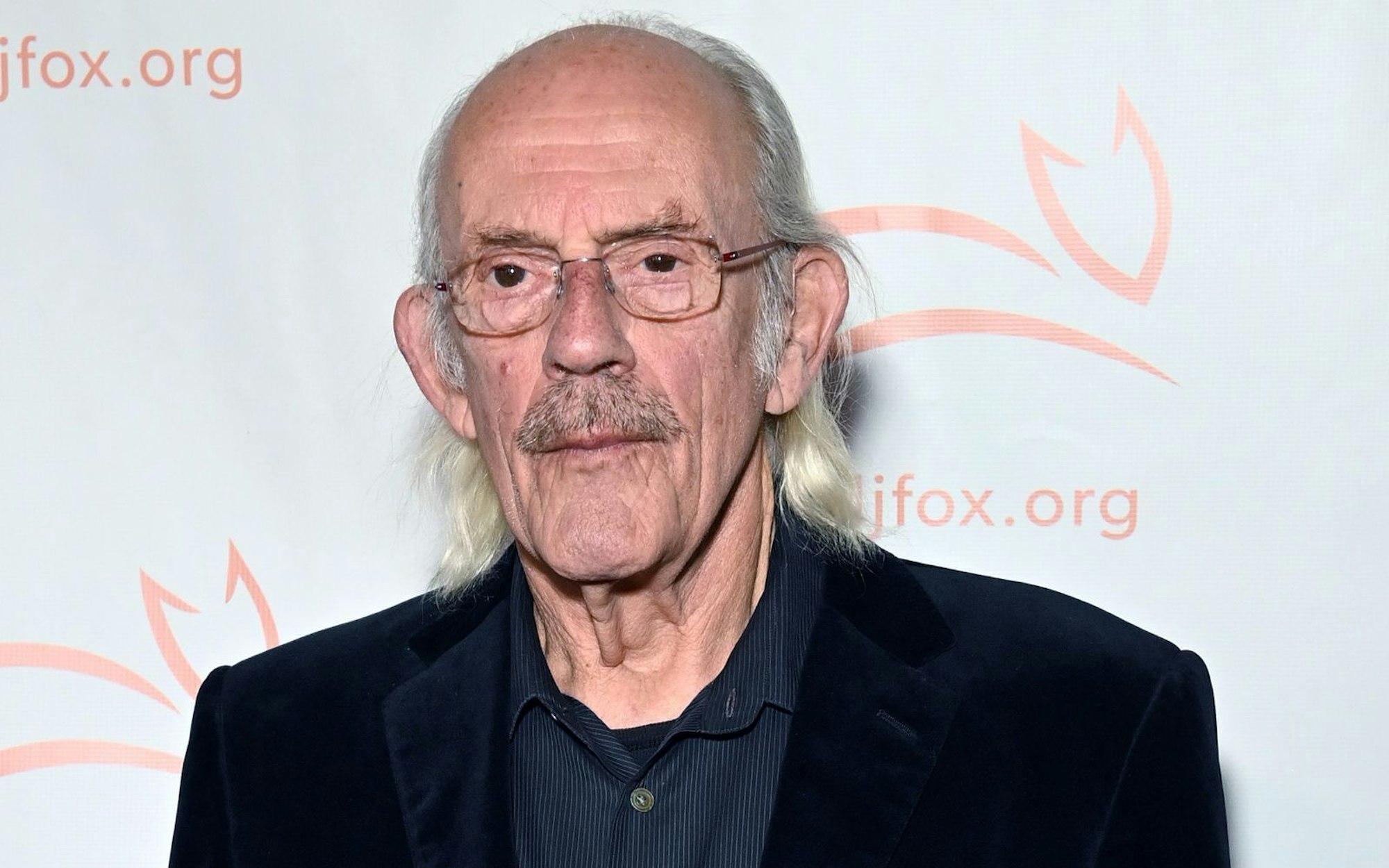 Christopher Lloyd ist heute hauptsächlich als Sprecher tätig und nur noch in kleineren Rollen zu sehen - zuletzt in der Action-Komödie „Nobody 2“. (Bild: Bryan Bedder/Getty Images for The Michael J. Fox Foundation)