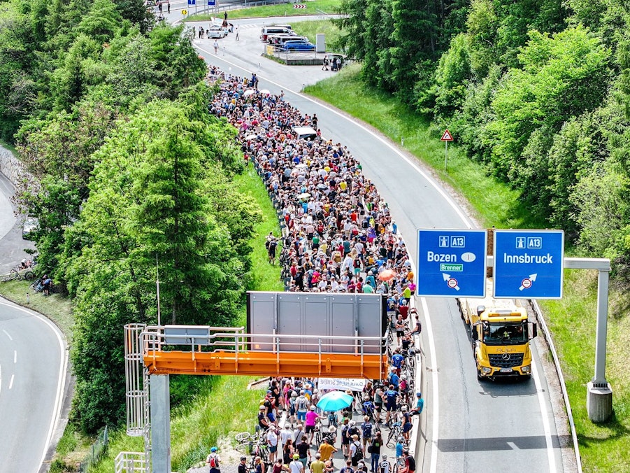 Demonstration und Totalsperre auf Brennerautobahn