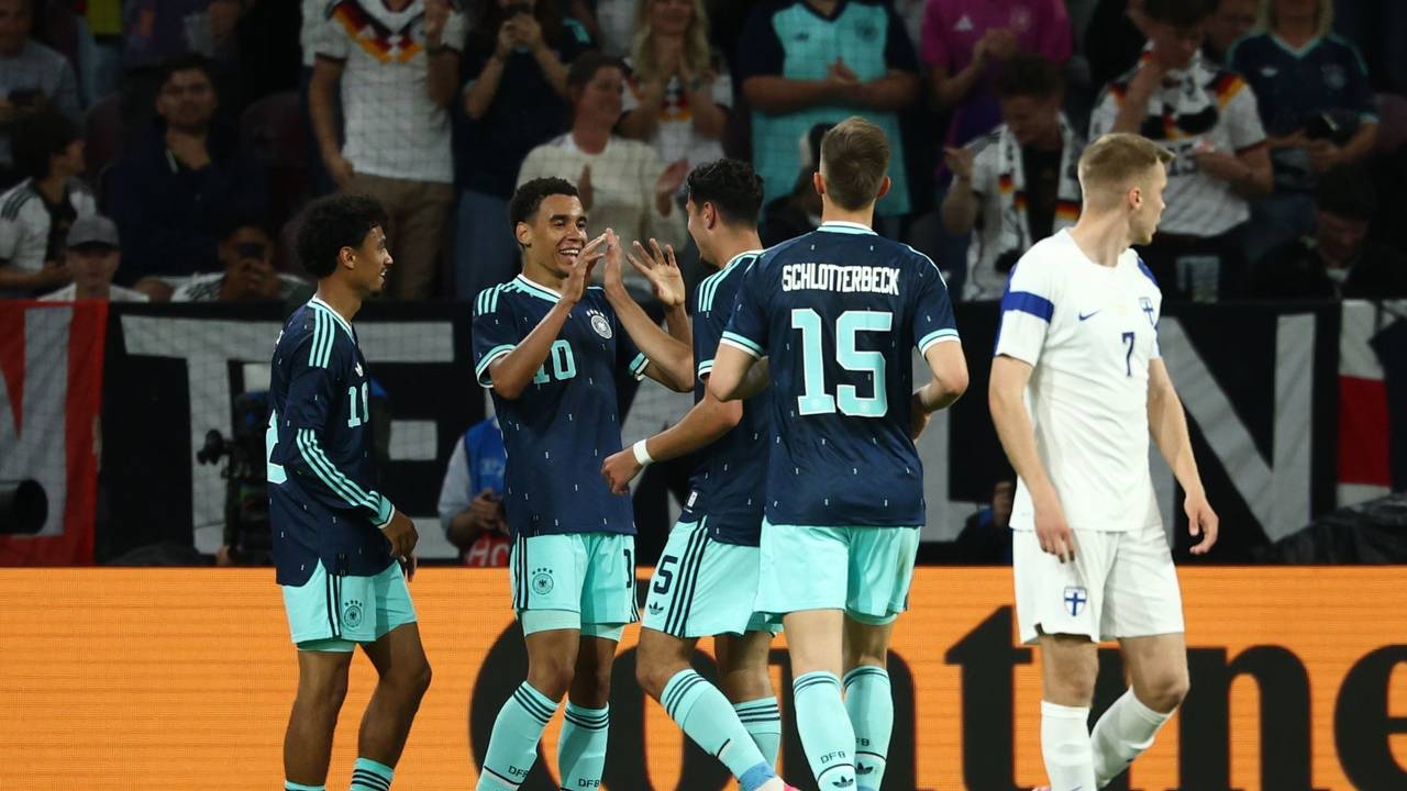Deutschland jubelt gegen Finnland über ein Tor.