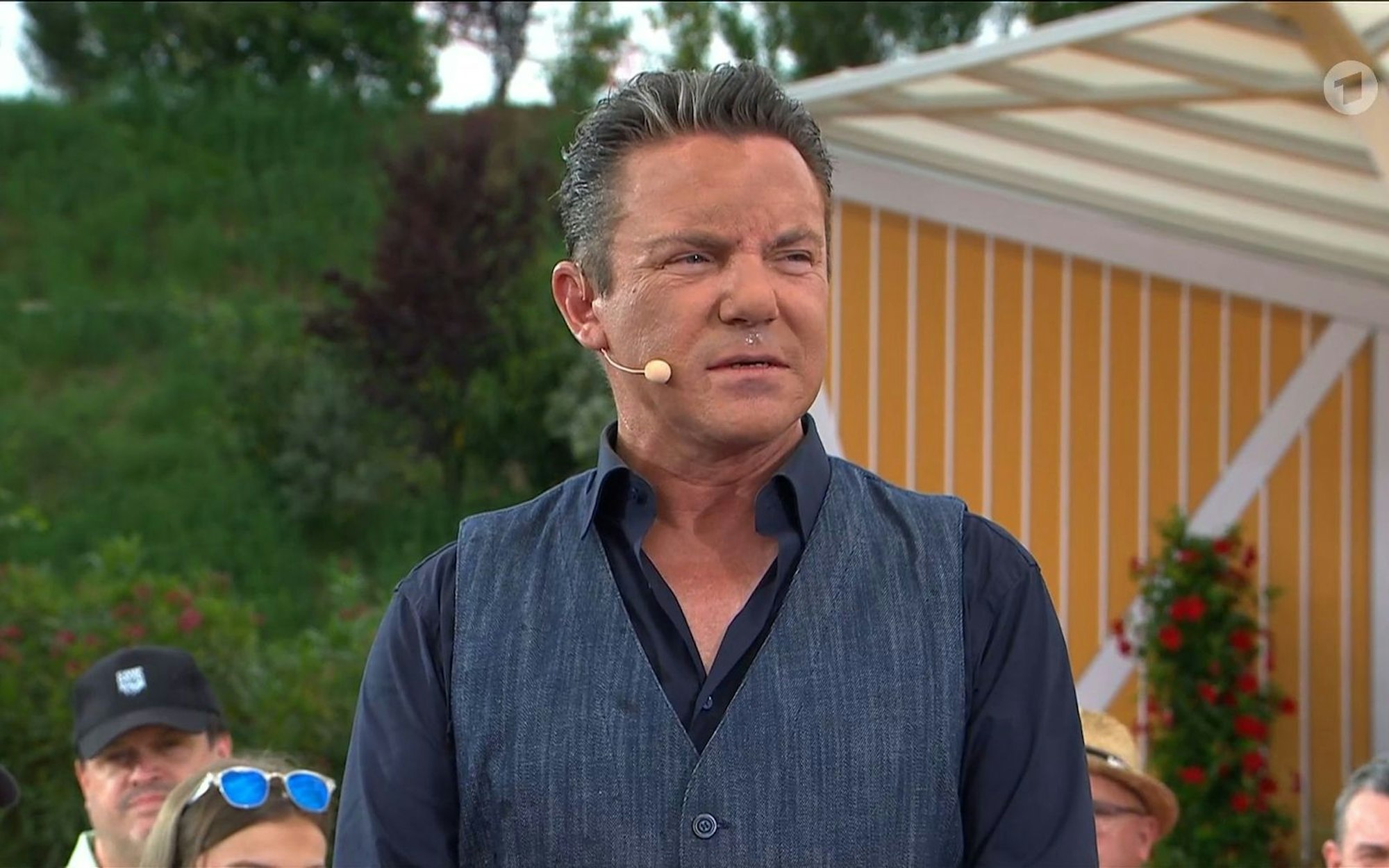 Stefan Mross wurde am Ende von „Immer wieder sonntags“ plötzlich emotional. (Bild: ARD)