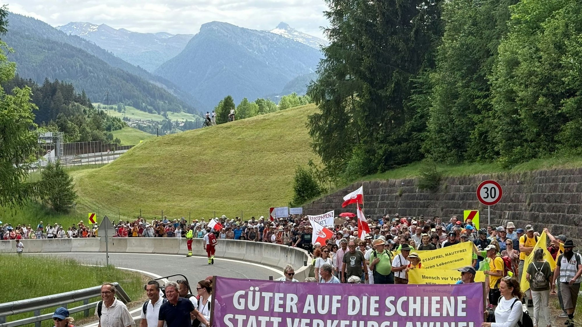 Demonstration und Totalsperre auf Brennerautobahn