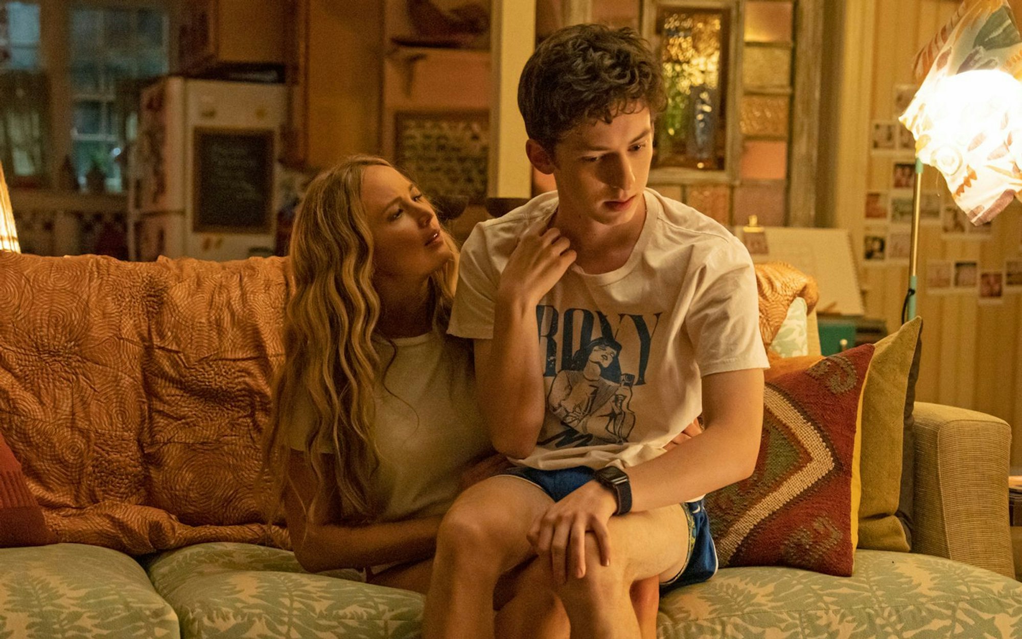 Die Komödie „No Hard Feelings“ erzählt von Uber-Fahrerin Maddie (Jennifer Lawrence), die dem unerfahrenen Jüngling Percy (Andrew Barth Feldman) ein bisschen was über die Liebe beibringen soll ... (Bild: 2023 CTMG, Inc. All Rights Reserved. / Macall Polay)