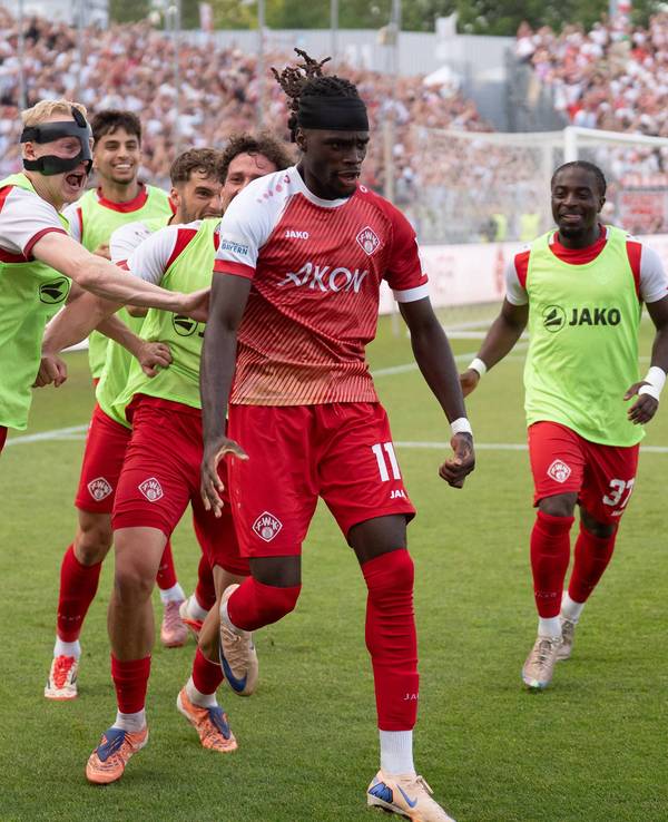 Cherif Cisse jubelt nach seinem Treffer gegen Lok Leipzig.