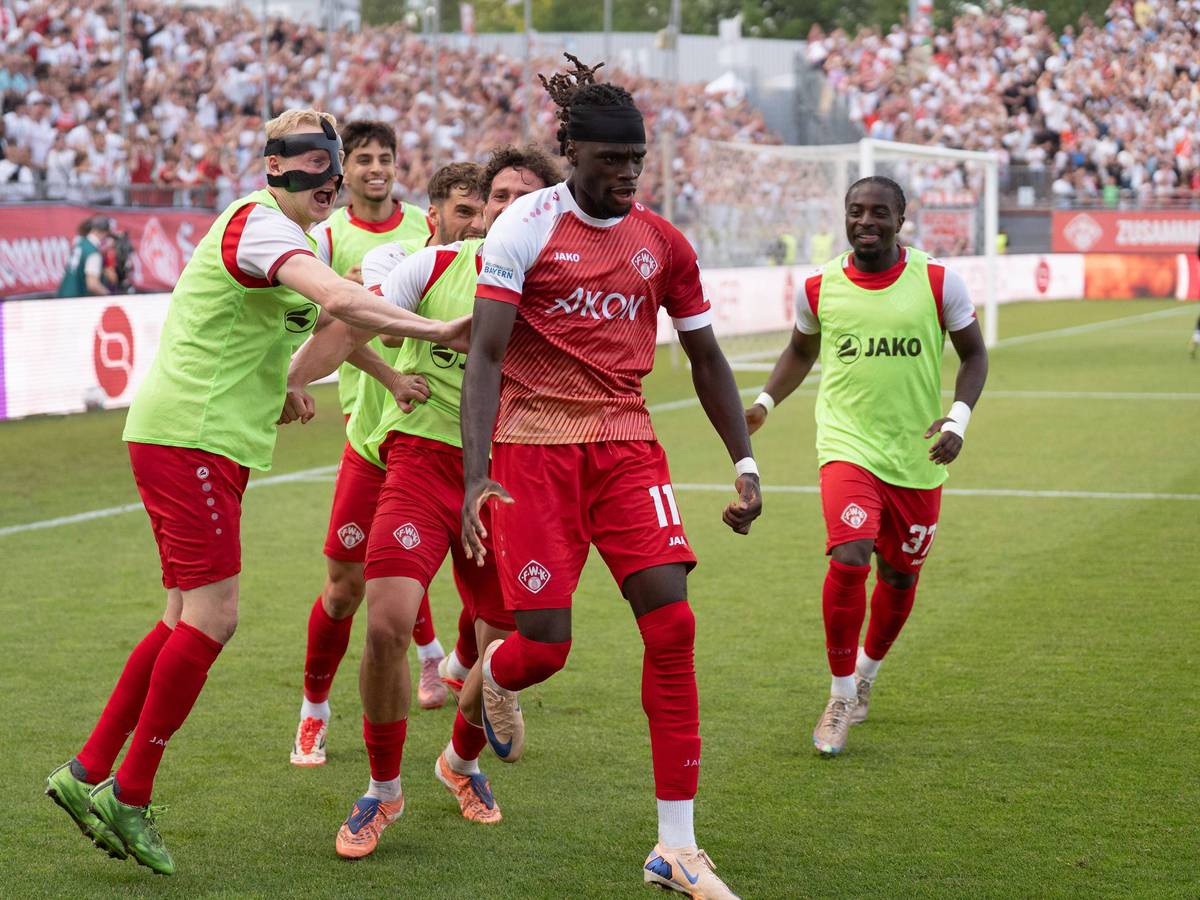 Cherif Cisse jubelt nach seinem Treffer gegen Lok Leipzig.