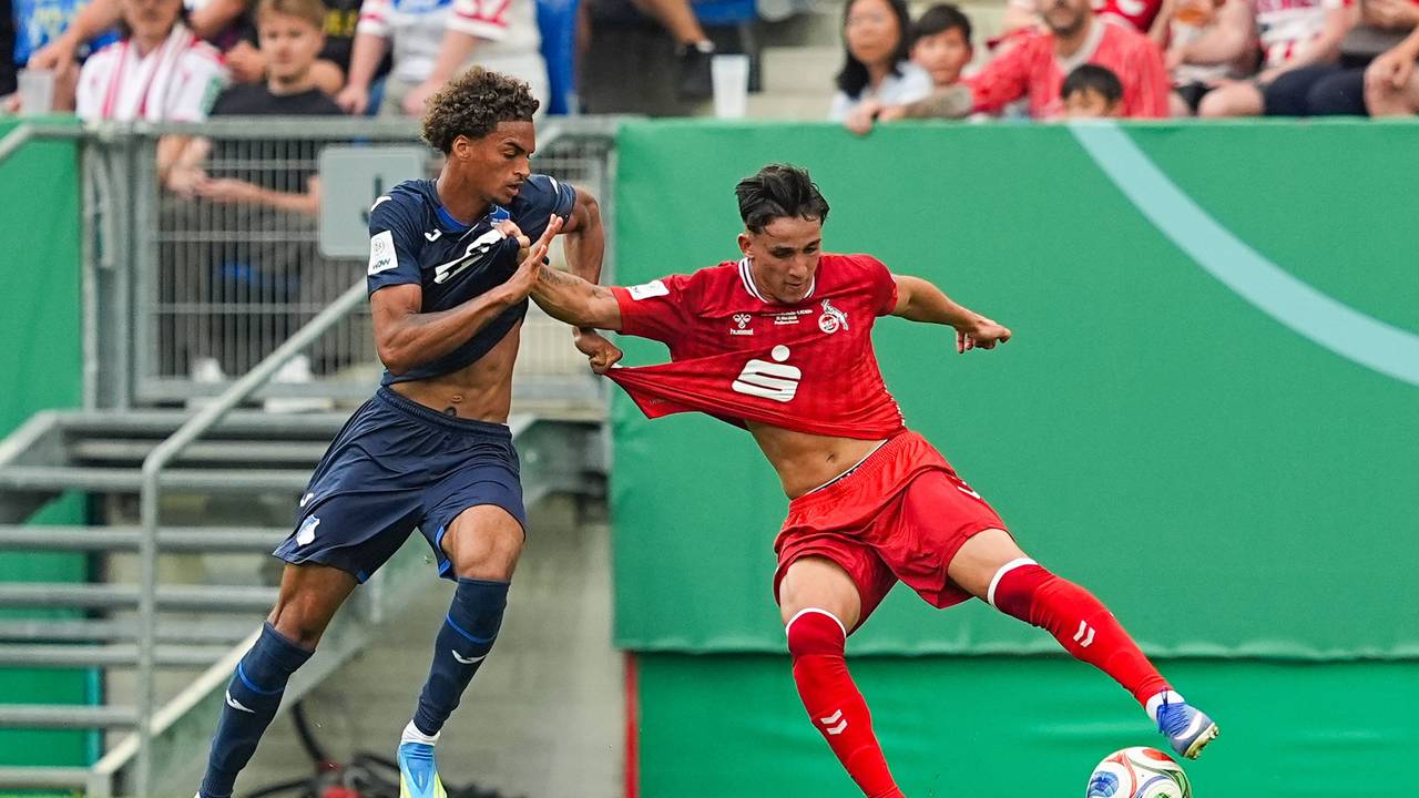 Jykese Fields im Duell Jason Ponente-Ramirez.