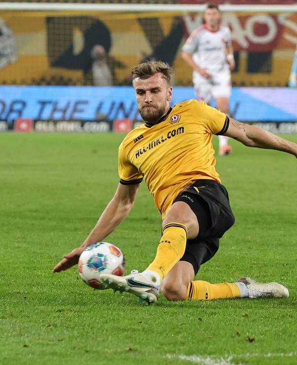 Lars Bünning am Ball.