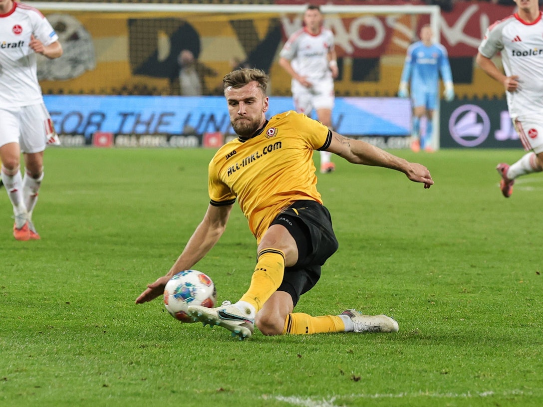 Lars Bünning am Ball.