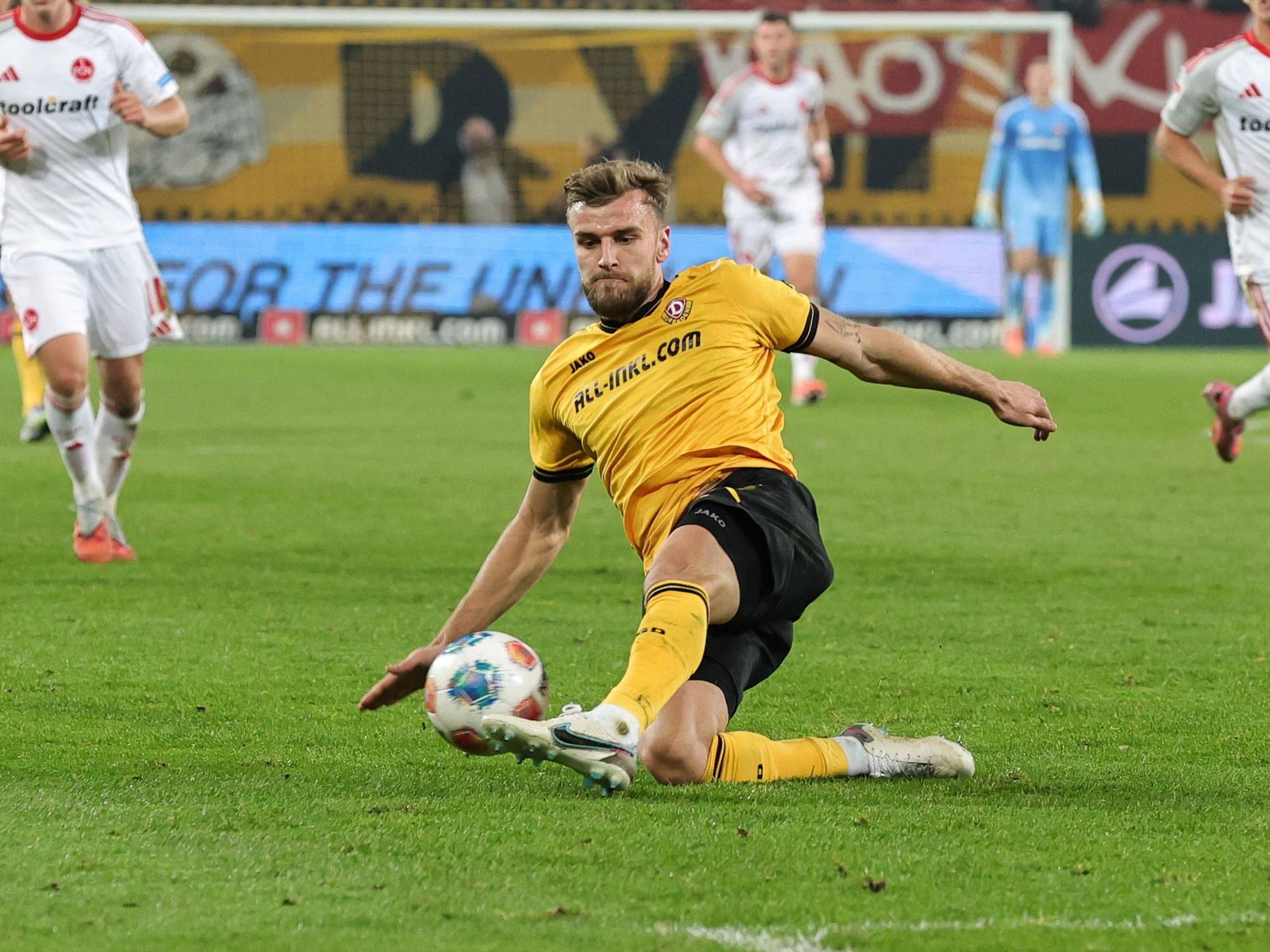 Lars Bünning am Ball.