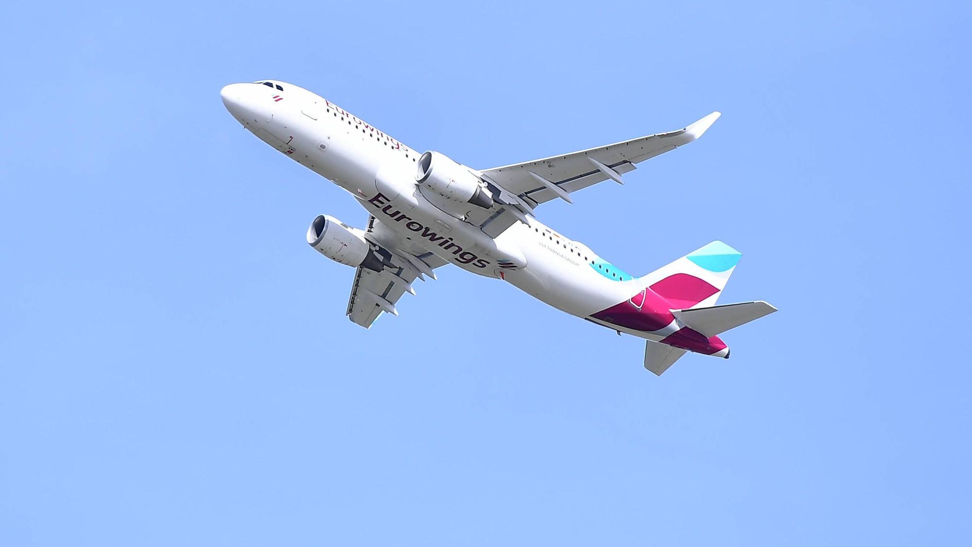 Ein Airbus von Eurowings beim Start.