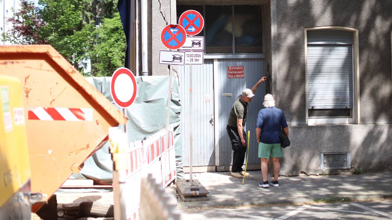 Zwei Männer vor den Haus Thumbstraße 79